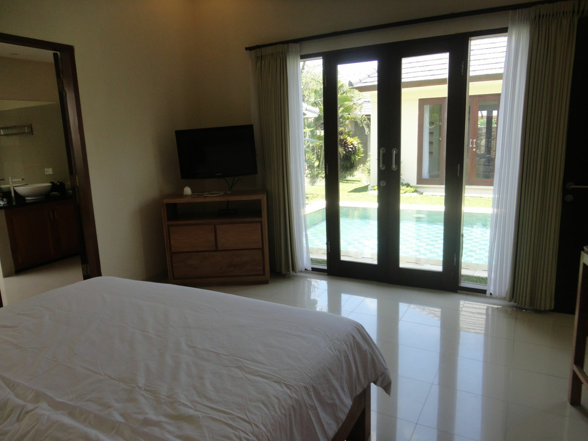 Dewi * Seminyak (Bali)